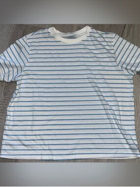 American eagle shirt
Light blue and white